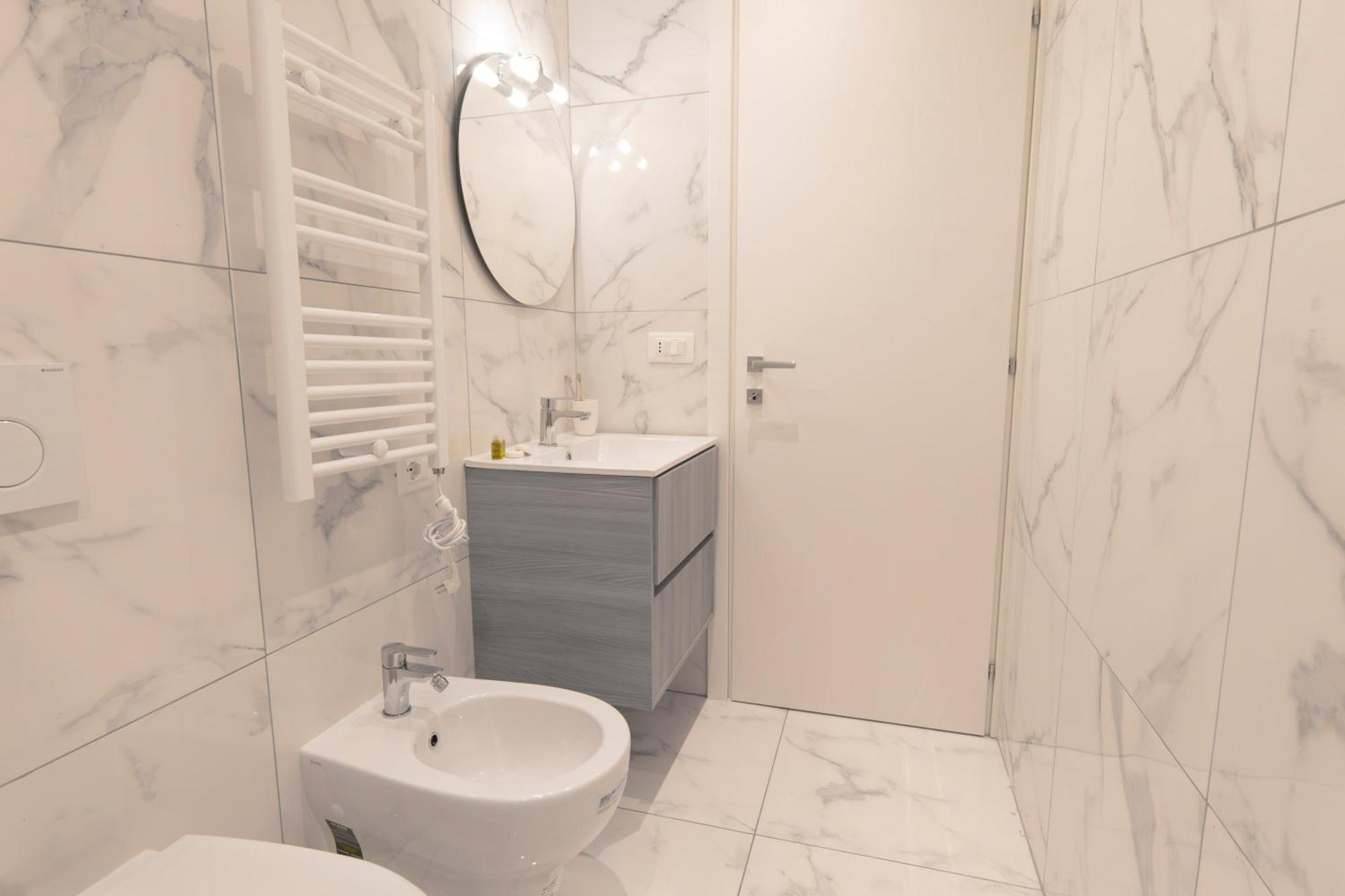 Modern & Stylish Near Isola & Central Station ミラノ エクステリア 写真